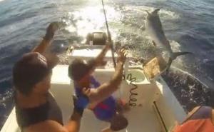Haos u čamcu: Riba "napala" svjetske lidere