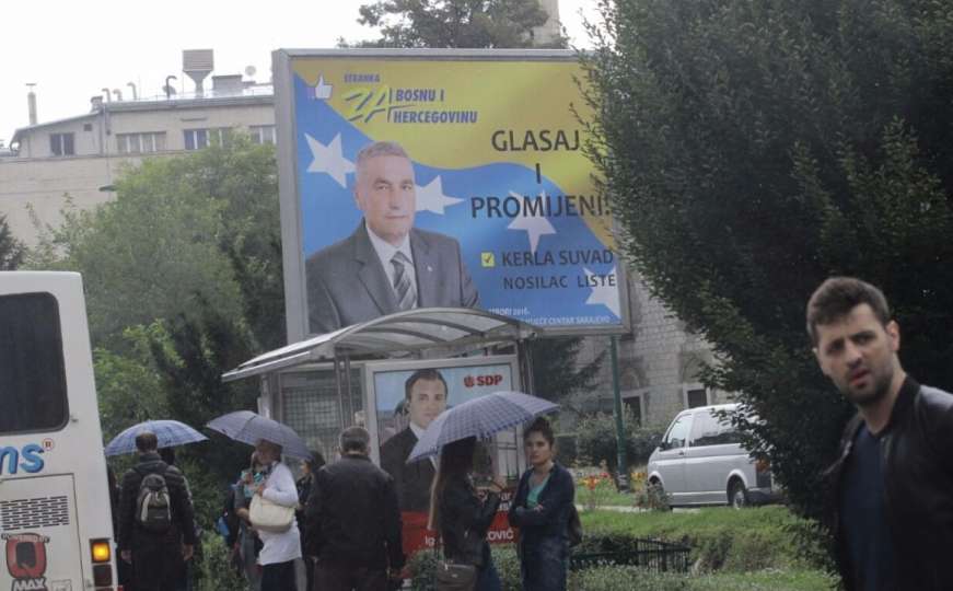 Sarajevske ulice: Počela izložba 'osmijeha s plakata'