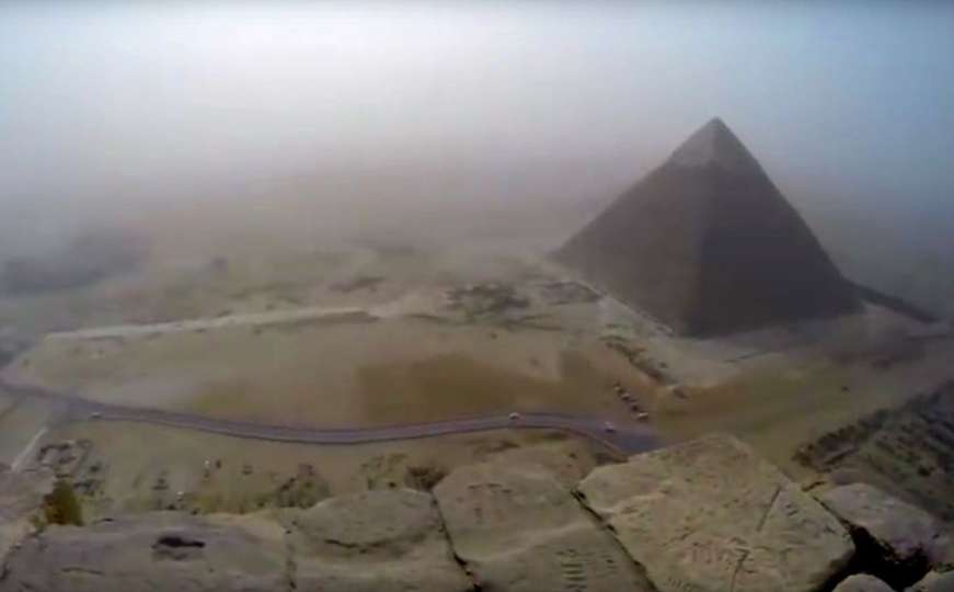Pogledajte šta se nalazi na vrhu piramide u Egiptu