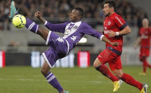 Da mu se zabrani fudbal: Zaustavio kontru nokautom 