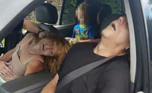 Policija šokirana: Predozirani par u autu, a na zadnjem sjedištu dječačić 