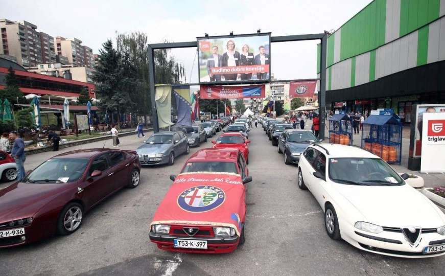 Skup 'alfista' na Trgu Alije Izetbegovića: Porodica, posao pa Alfa Romeo