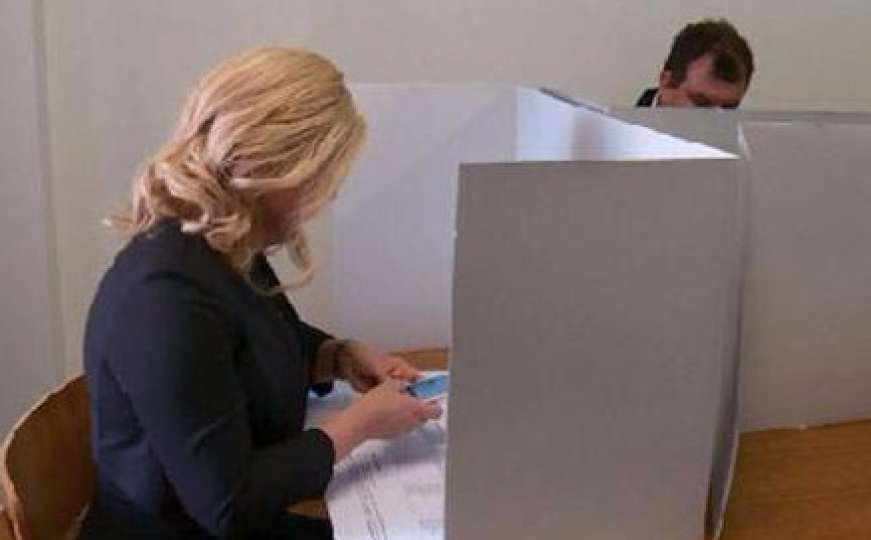 Slikala listić: Hrvatska predsjednica ugrozila izbore, tako se kupuju glasovi