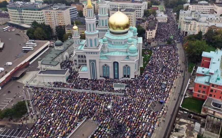 Rusija: Moskovske džamije prepune, blokirano 15 ulica, čestitao Putin