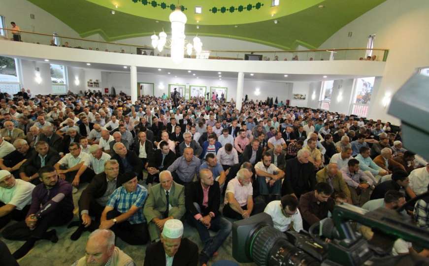 Poruke iz tuzlanske džamije: Budite bolji ljudi, vjernici i komšije