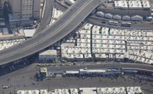 Vjernici završavaju obred "kamenovanja šejtana"