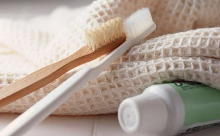 12 savjeta: Očistite peglu, obuću, nakit - pastom za zube!