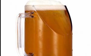 Novi dizajn: Krigla za pivo koja ne blokira pogled na TV