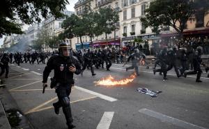 Bacajući projektile na organe reda pokazali da su protiv Zakona o radu