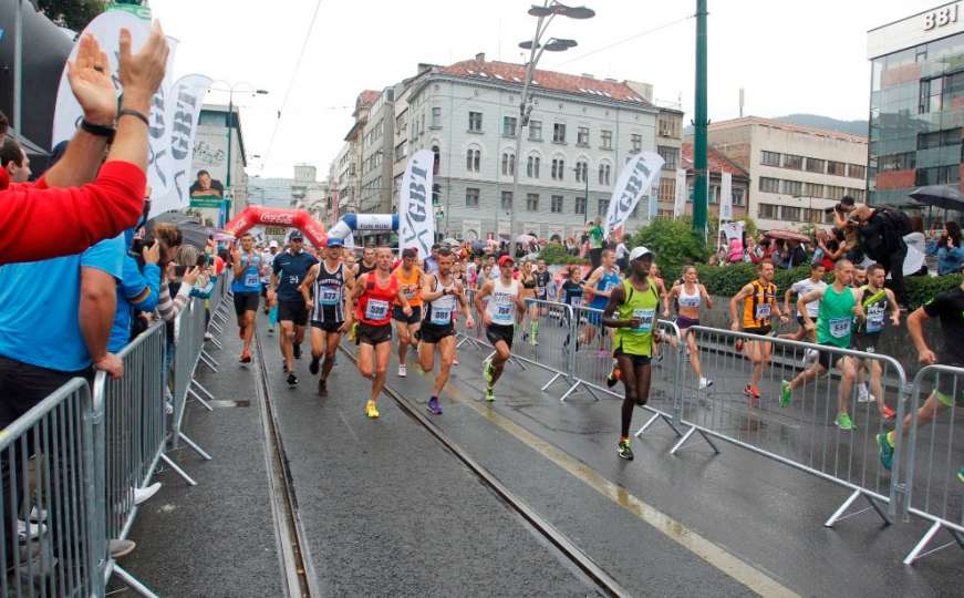 Uprkos kiši - na ulicama Sarajeva 2.500 učesnika na polumaratonu