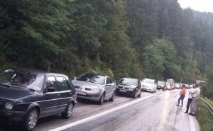 Nakon nesreće: Uspostavljen saobraćaj na putu M-18 kod Olova 