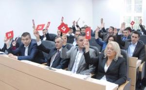 Zaduživanje odobreno jer 'svi imaju nekoga ko će dobiti novac od kredita'