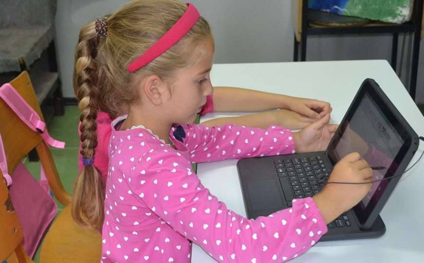 12 tableta i jedan laptop u prvoj elektronskoj učionici