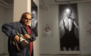 'Zamrznuti' baletni pokreti na izložbi 'Veliki format' 