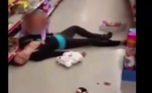 Probudi se, mama! Djevojčica bespomoćno budi predoziranu majku 