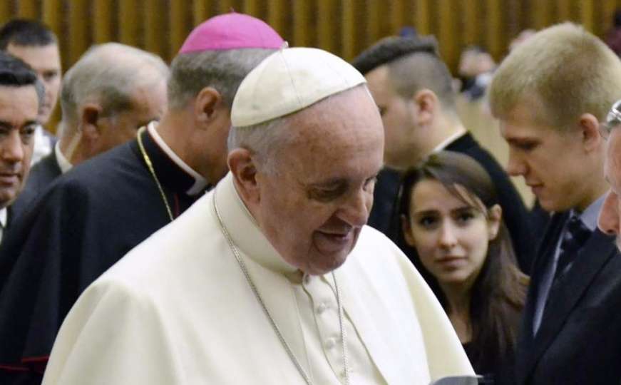 Papa Franjo s porodicama žrtava napada u Nici: Ne odgovarajte mržnjom