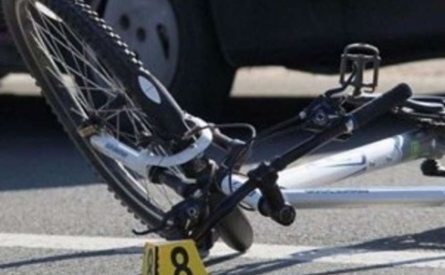 Muškarac smrtno stradao pri padu bicikla