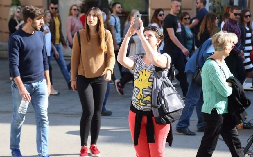 Nasmijane Sarajlije i turisti uživali u šetnji Ferhadijom 