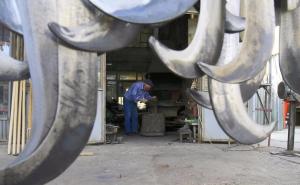 Sulejman već šest decenija ručno izrađuje noževe