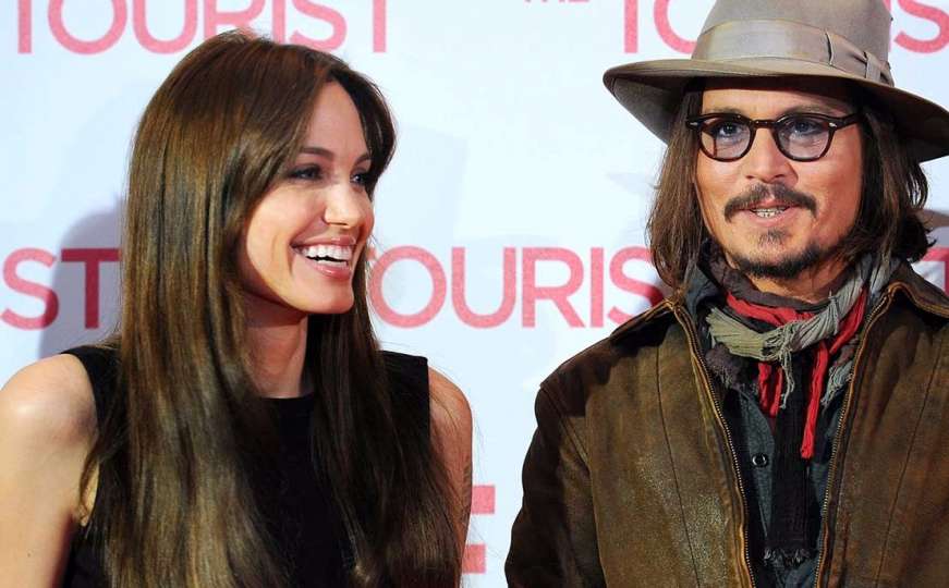 Angelinu Jolie će tokom razvoda tješiti Johnny Depp
