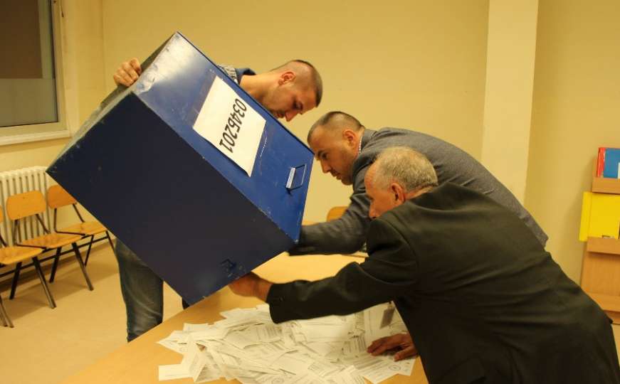 Zatvorena referendumska biračka mjesta: Počelo prebrojavanje glasačkih listića 