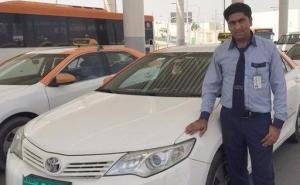 Taksista koji radi za 800 dolara vratio pronađenu aktovku s pola miliona