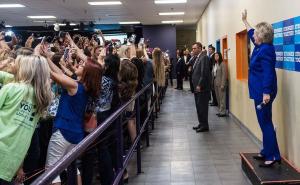 Fotka o kojoj priča svijet: Zašto je omladina okrenula leđa Hillary Clinton