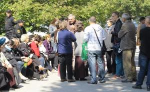 Radnici Tvornice konfekcije "Borac" iz Zenice protestiraju ispred Vlade FBiH