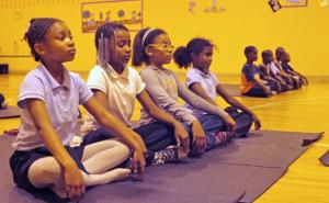 Umjesto kazne, učenike šalju u šarenu sobu za meditaciju