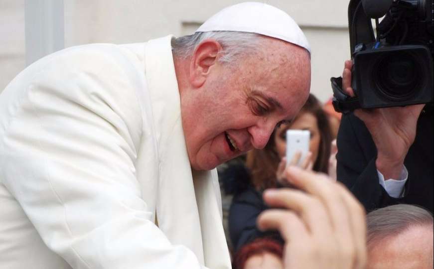Papa Franjo: U molitvama i duhom uz narod Sirije 