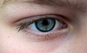 Zašto nam 'igra' oko?