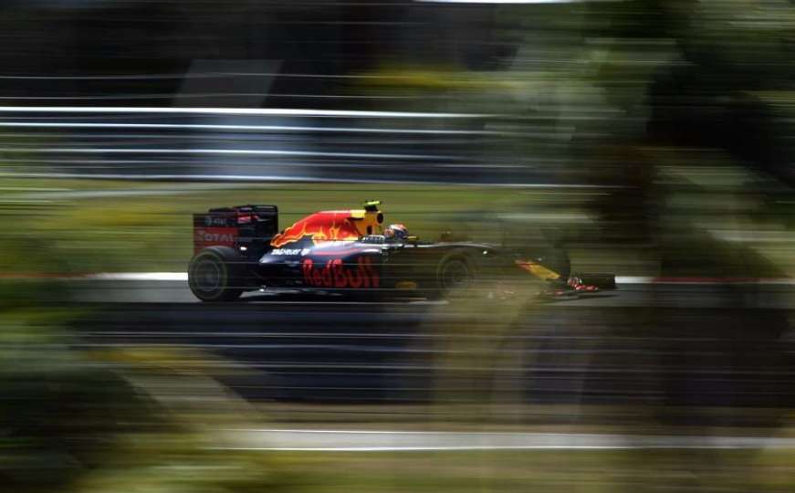 Malezija: Dvostruka pobjeda Red Bulla, Ricciardo prvi, Hamilton tragičar