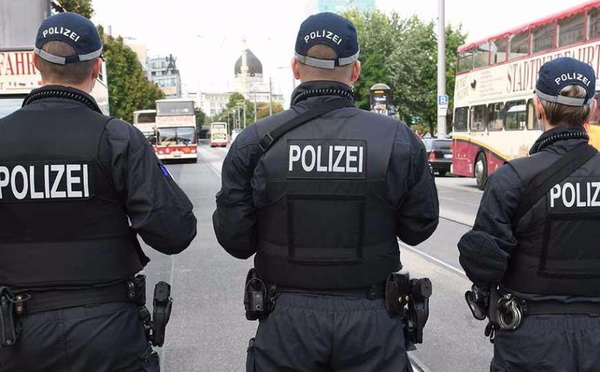 U Dresdenu zapaljena tri policijska vozila 