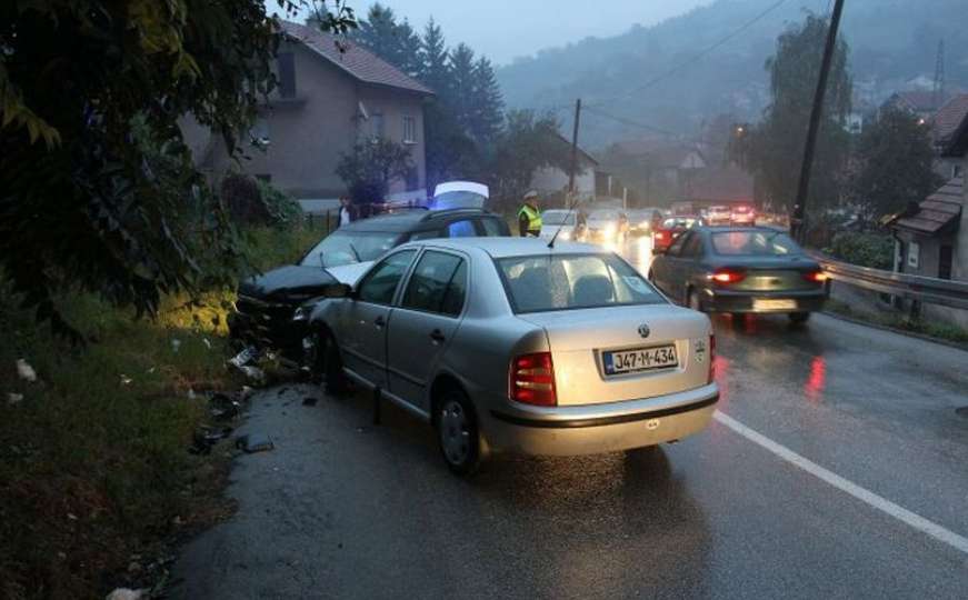 U saobraćajnoj nesreći povrijeđeno pet osoba, svi prevezeni u bolnicu