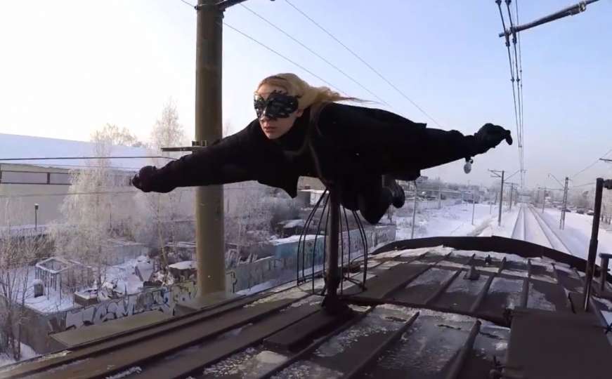 Mladi u Rusiji "surfaju" na krovovima vozova