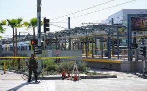 Los Angeles: Policija pucala na osobu koja je imala dva noža u ruci