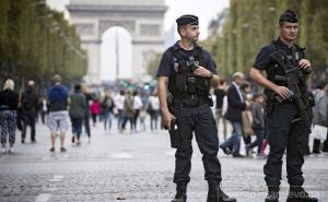 Desetak osoba napalo policiju u Parizu