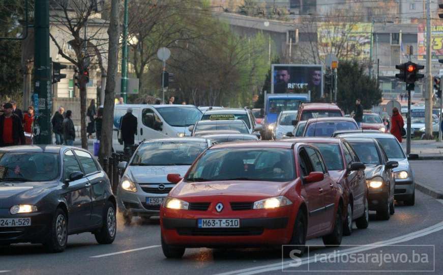 Vozači, oprezno: U više sarajevskih ulica gužva od jutros