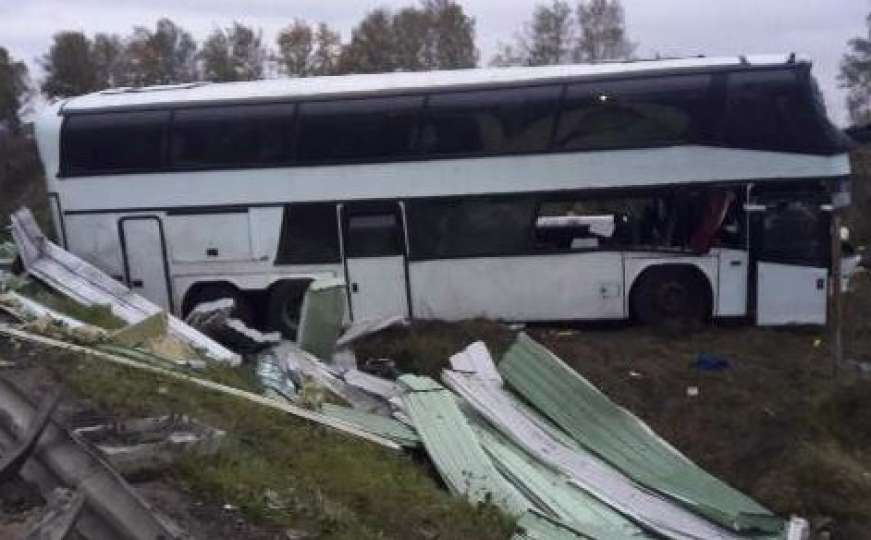 Autobus u jarku: Vozač rekao da mu je putnik oteo volan i pobjegao