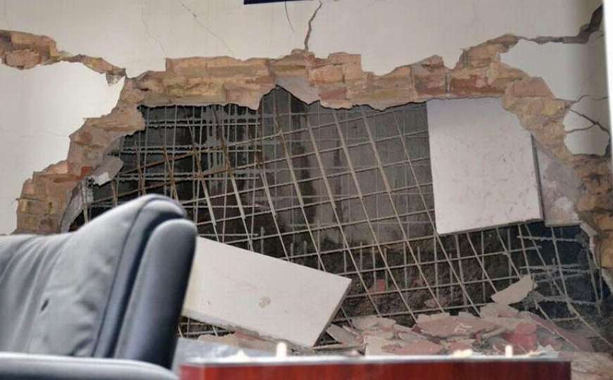 Sarajevo: Srušio se zid zgrade Oružanih snaga na Bistriku