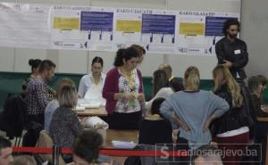 U Sarajevu počelo brojanje glasova s pet biračkih mjesta iz Srebrenice