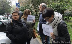 Protesti ispred zgrade Vlade KS-a: Tražimo ostavke