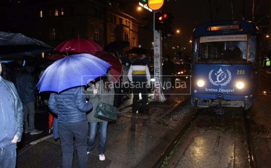 Građani krenuli prema centru Sarajeva glavnom saobraćajnicom