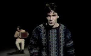 "Negdje na dnu srca nešto me veže i što sam stariji bit' će mi sve teže..."