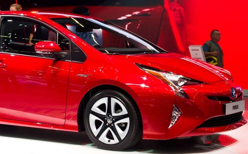 Toyota povlači 340.000 vozila zbog problema sa kočnicama