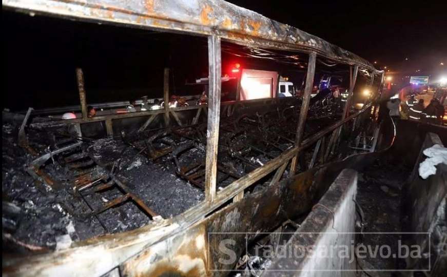 Najmanje 10 mrtvih u požaru u autobusu