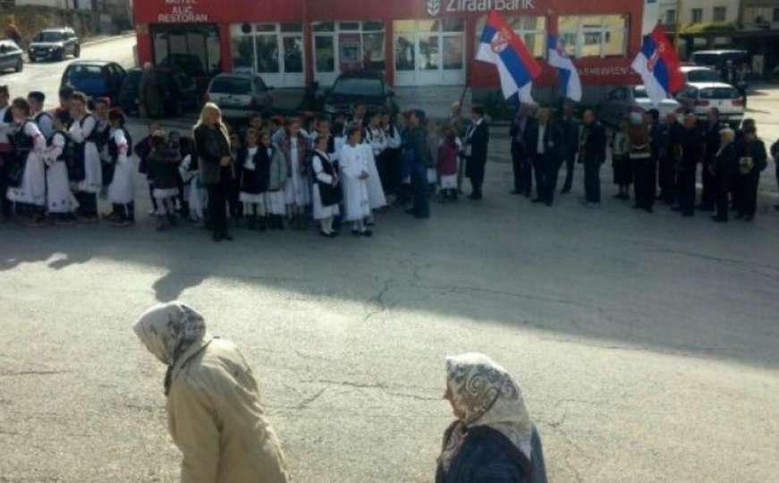 Uz gusle i zastave Srbije osveštane srebreničke ulice