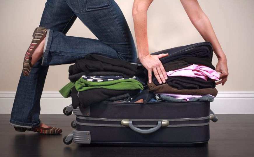 Bez gužvanja: Spakujte odjeću u kofer za manje od minut