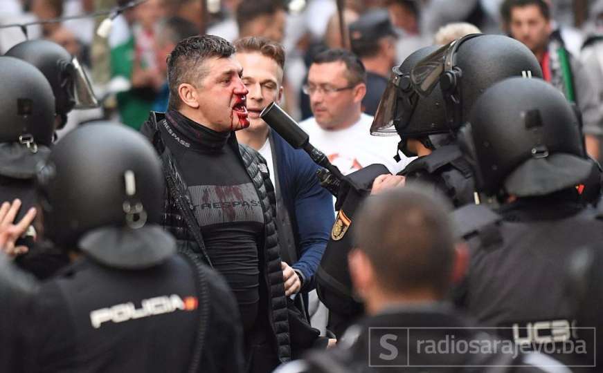 Sedam osoba povrijeđeno u tuči navijača Legije i španske policije 