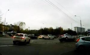 Snimljen jutrošnji sudar Mitsubishija i policijskog Forda